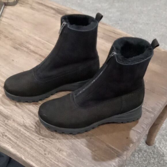 La Canadienne black suede waterproof Italian wedge heel bootie size 8 NWT - Picture 3 of 5